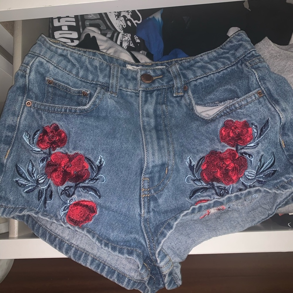 Floral rose embroidered shorts